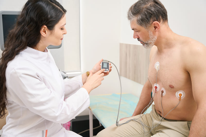 consult cardiologic la barbat tanar